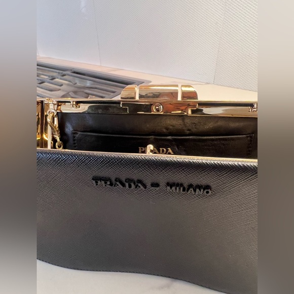 Gorgeous Prada Sidonie clutch with chain handle height 5” wide 9.5” - Picture 3 of 10